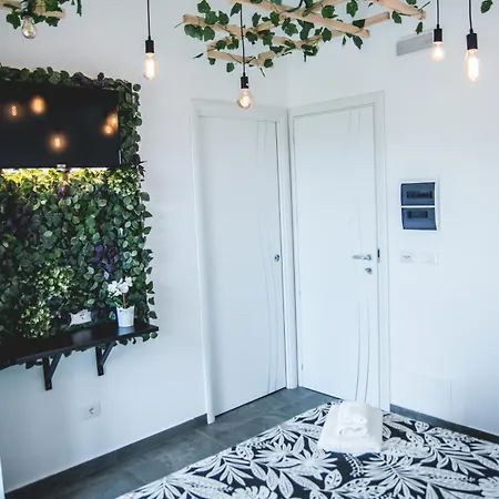 La Riviera Bed & Breakfast *