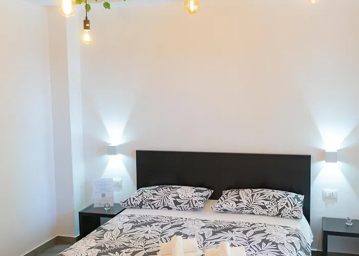 La Riviera Bed and Breakfast 4*