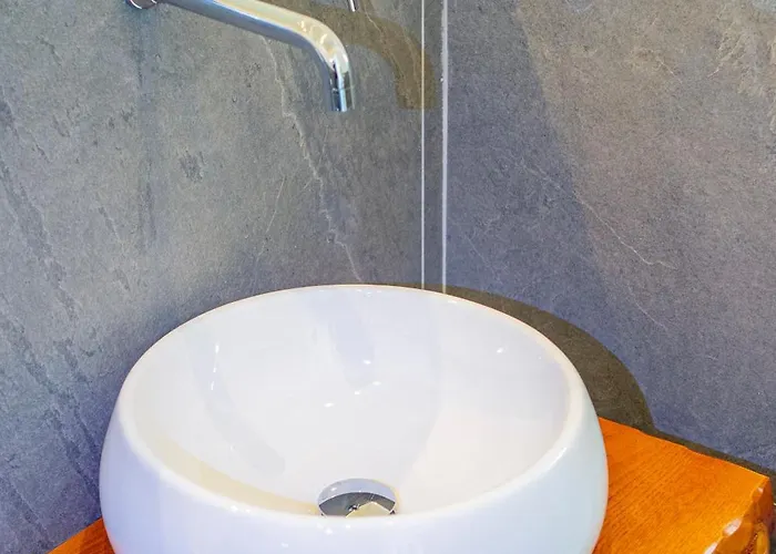 La Riviera Bed and Breakfast 4*