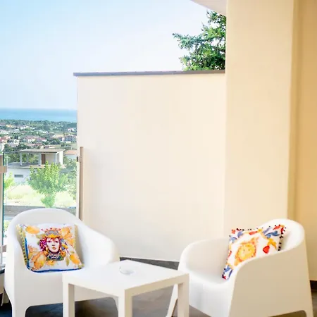 La Riviera לינה וארוחת בוקר 4*