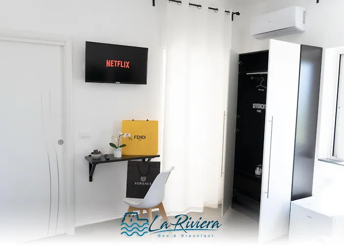 La Riviera לינה וארוחת בוקר