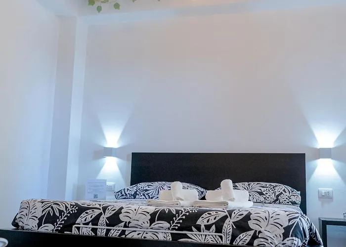 לינה וארוחת בוקר La Riviera