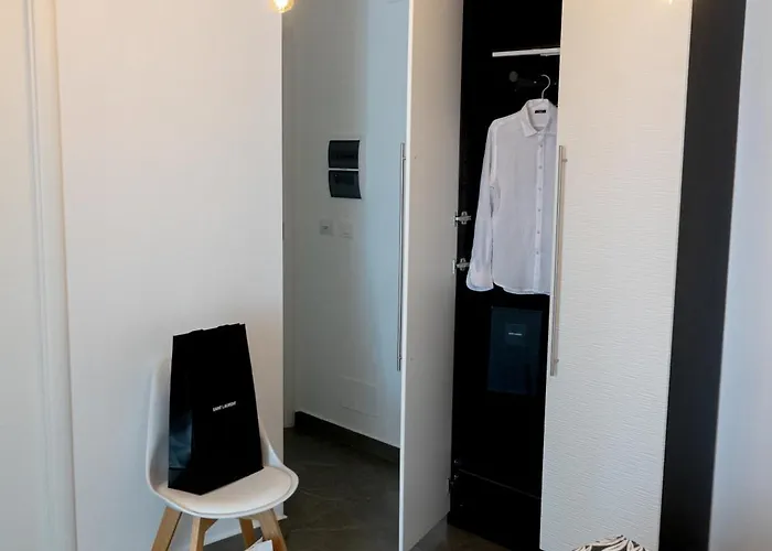 La Riviera Bed & Breakfast 4*