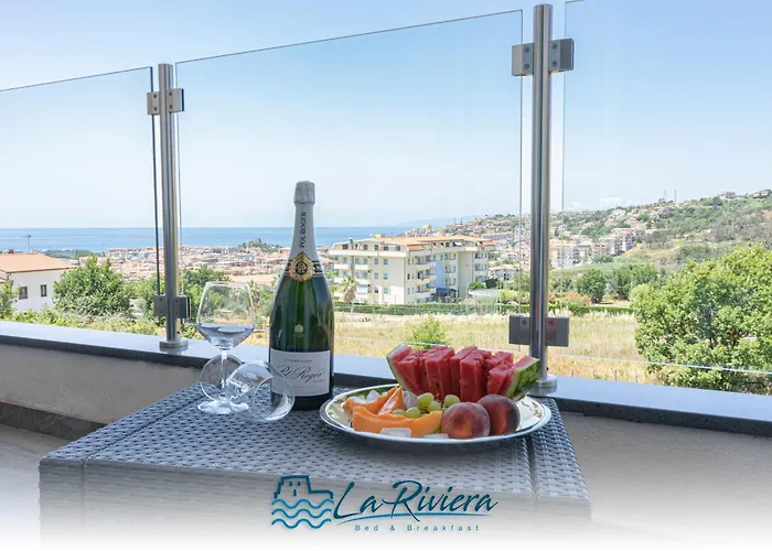 לינה וארוחת בוקר La Riviera סקליאה