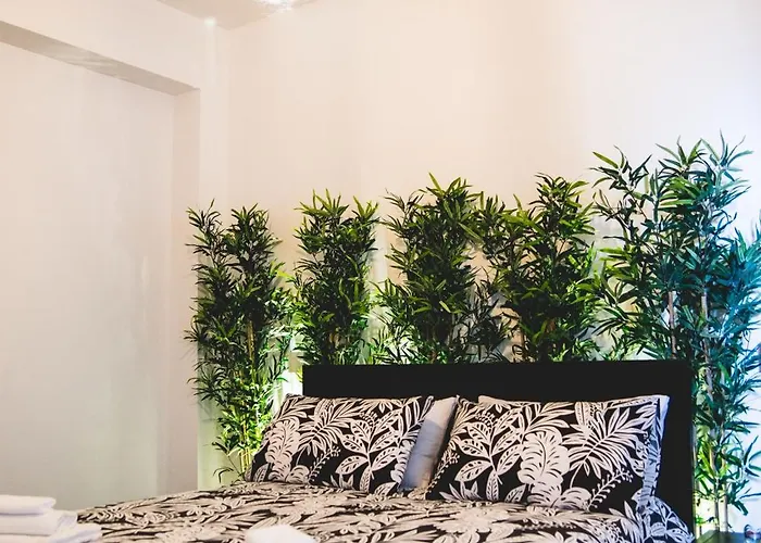 La Riviera לינה וארוחת בוקר