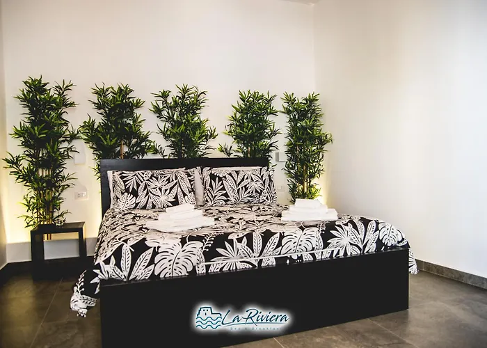 לינה וארוחת בוקר La Riviera 4*