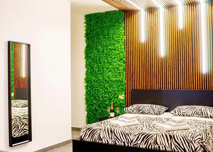 לינה וארוחת בוקר La Riviera 4*